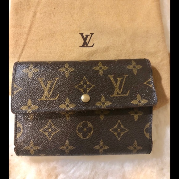 Louis Vuitton Handbags - Authentic Louis Vuitton International Wallet